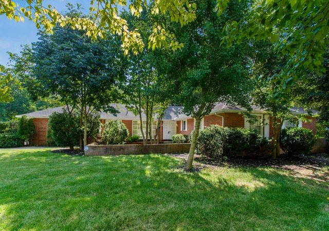 1st image of 4260 Oxford Dr, Upper Arlington, OH 43220 | MLS# 226029313