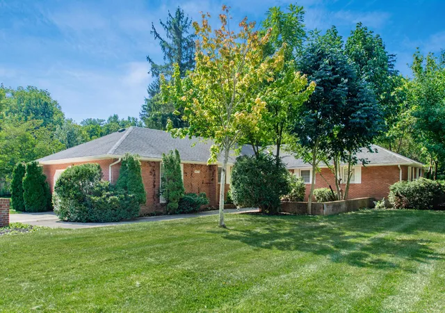 2nd image of 4260 Oxford Dr, Upper Arlington, OH 43220 | MLS# 226029313
