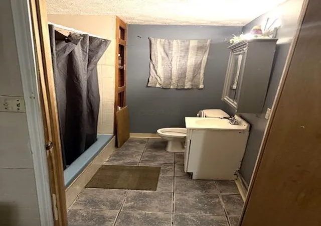Listing Photo 4 - Condo for sale in building located at 1897 Denune Ave, Columbus, OH 43211