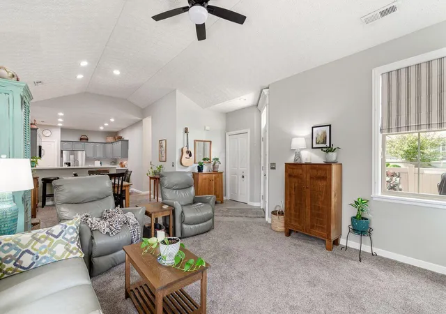 Listing Photo 5 - Condo for sale in building located at 1499 Cascade Dr, Grove, OH 43123 - Unit #24