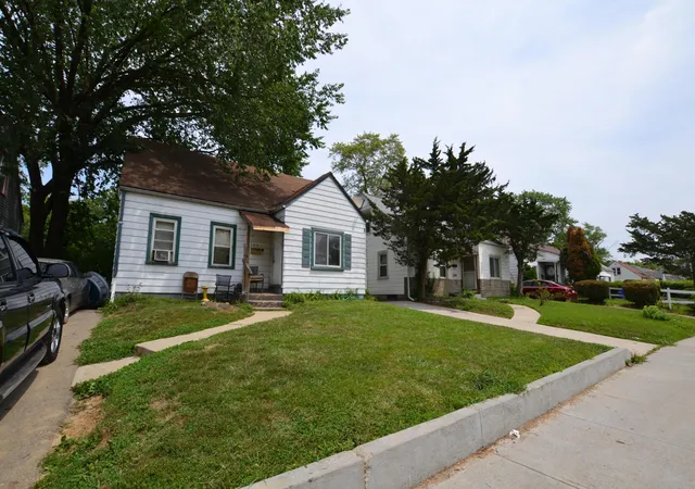 3rd image of 1092 Duxberry Ave, Columbus, OH 43211 | MLS# 226029294