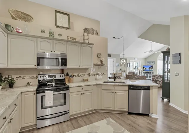 Listing Photo 5 - Condo for sale in building located at 100 Stonegate Dr, Pataskala, OH 43062