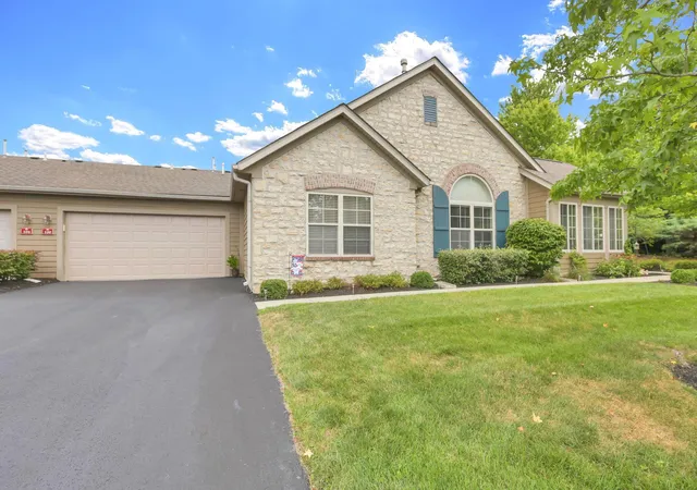 2nd image of 100 Stonegate Dr, Pataskala, OH 43062 | MLS# 226029466