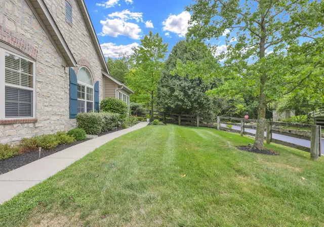 4th image of 100 Stonegate Dr, Pataskala, OH 43062 | MLS# 226029466