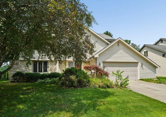 3rd image of 6981 Perry Dr, Worthington, OH 43085 | MLS# 226029408