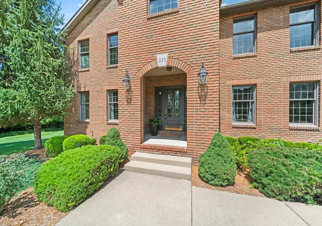3rd image of 225 Falcon Dr, Chillicothe, OH 45601 | MLS# 226029420