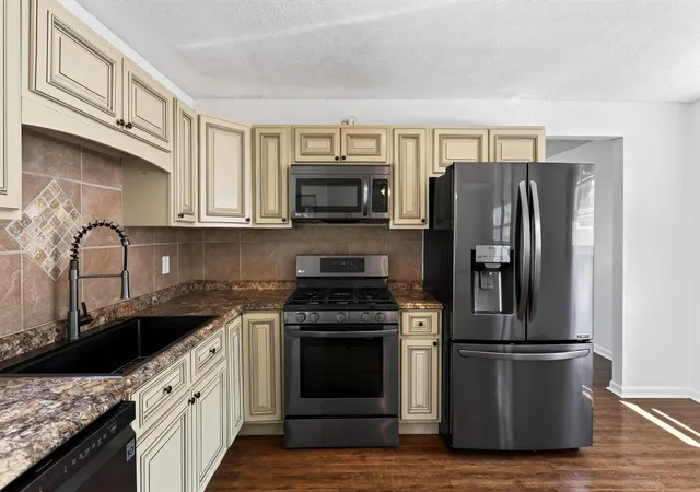 3rd image of 411 Westport Dr, Groveport, OH 43125 | MLS# 226029352