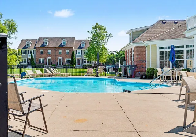 Listing Photo 2 - Condo for sale in building located at 8345 Bruntsfield Rd, Columbus, OH 43235