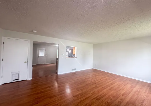 3rd image of 1618 Saddlebrook Dr, Heath, OH 43056 | MLS# 226029364
