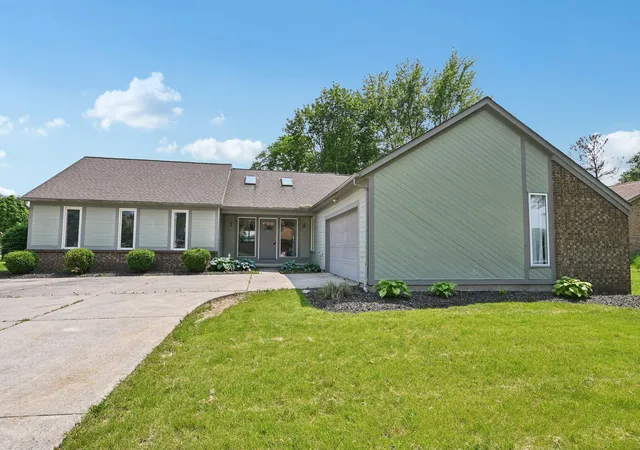 3rd image of 1727 Sioux Ct, Grove City, OH 43123 | MLS# 226029523