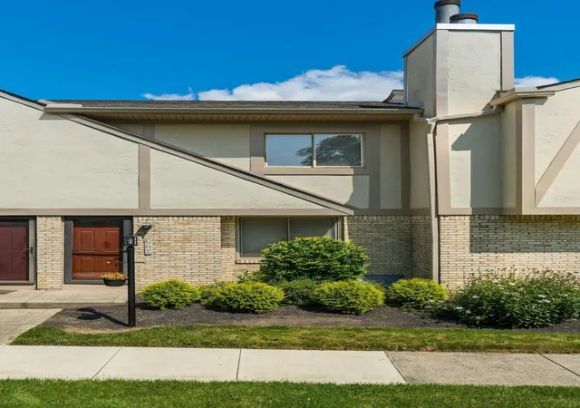 2nd image of 1949 Rockdale Dr #32, Columbus, OH 43229 | MLS# 226029455
