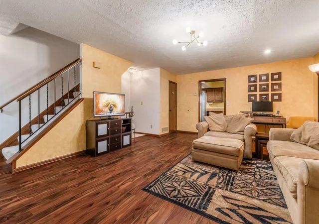5th image of 1949 Rockdale Dr #32, Columbus, OH 43229 | MLS# 226029455