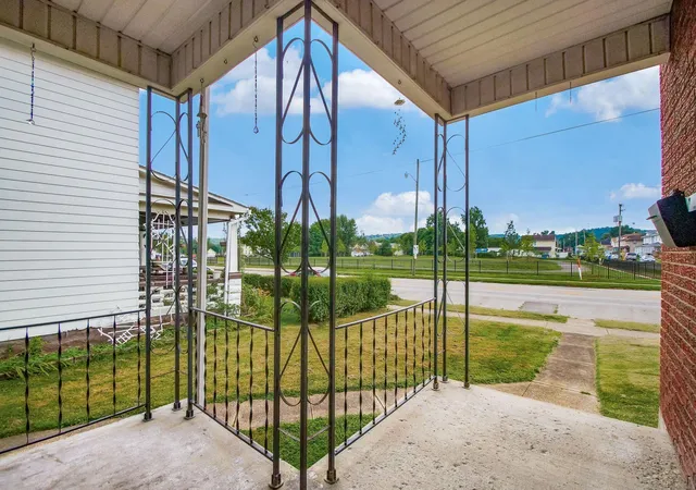 4th image of 458 E Main St, Newark, OH 43055 | MLS# 226029819