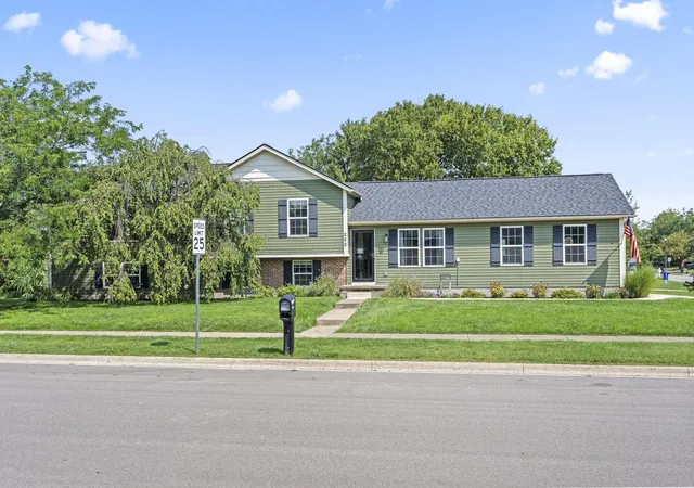 1st image of 200 Buckboard Ln, Plain City, OH 43064 | MLS# 226029435