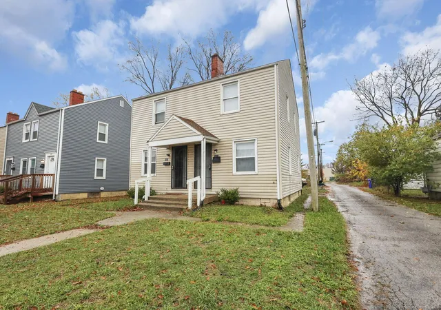 Photo 3 of Townhouse for sale at 1671 E Whittier St, Columbus, OH 43206 | MLS# 226029430 | Listing updated on 2026-08-07