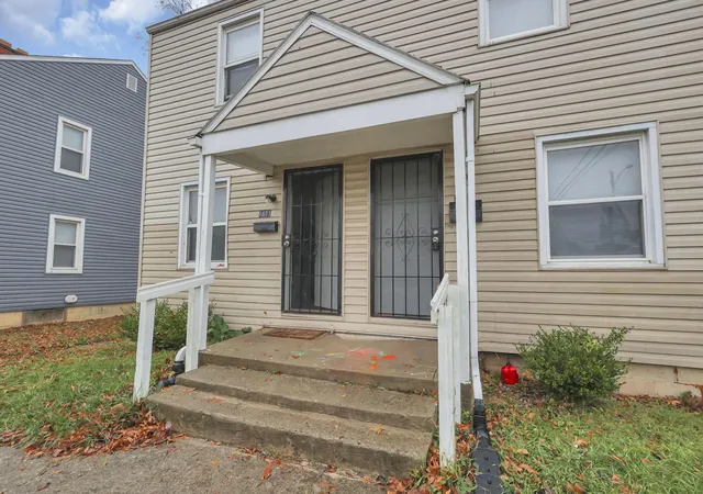 Photo 4 of Townhouse for sale at 1671 E Whittier St, Columbus, OH 43206 | MLS# 226029430 | Listing updated on 2026-08-07