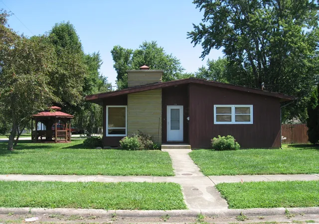 Single family home for sale at 118 Stockton Ave, Sabina, OH 45169 | MLS# 226029459