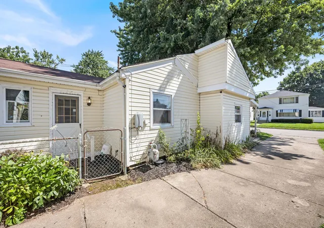 image of 830 S Walnut St, Urbana, OH 43078 | MLS# 226029747