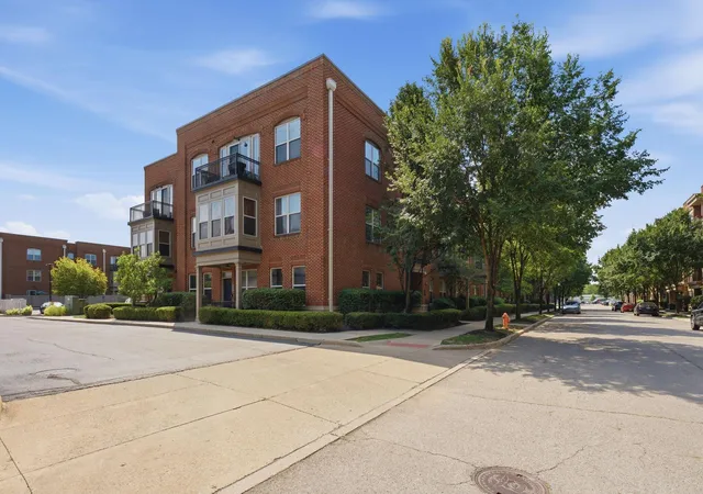 2nd image of 936 Perry St #214, Columbus, OH 43215 | MLS# 226029639