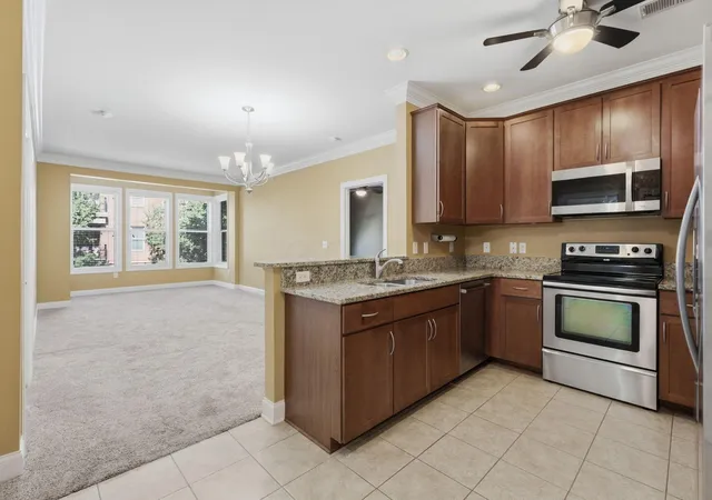 4th image of 936 Perry St, Columbus, OH 43215