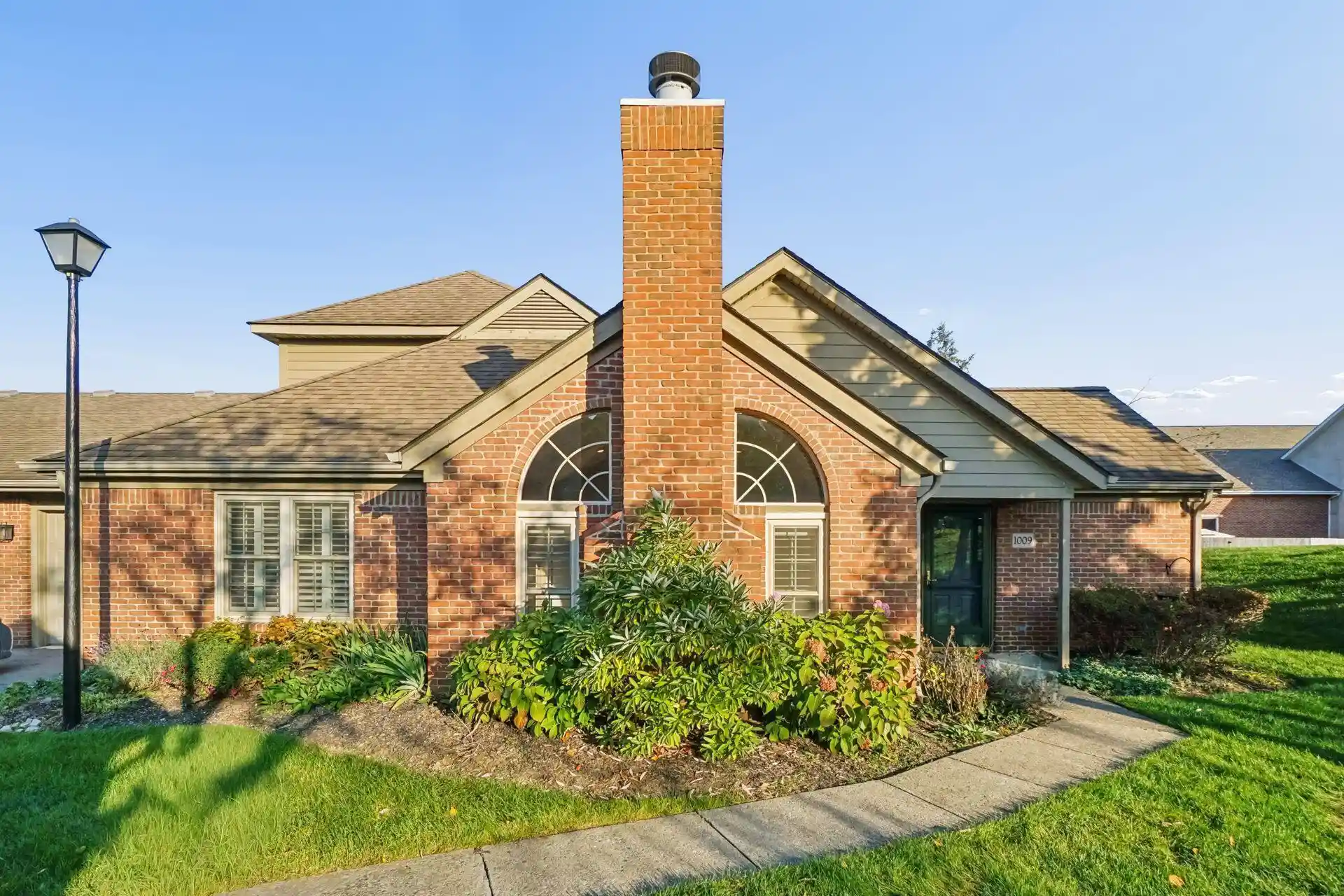 Condo for sale at 1009 Willow Blf Dr, Columbus, OH 43235 | MLS# 226041355