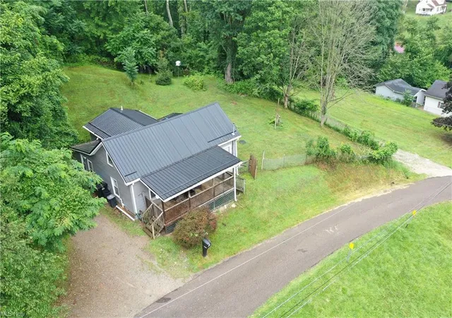3rd image of 349 Fishers Ln, Zanesville, OH 43701 | MLS# 226029576