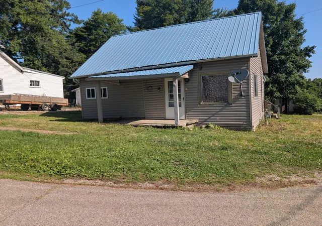 Photo 7 of Single family home for sale at 10114 Chestnut St Se, Corning, OH 43730 | MLS# 226029596 | Listing updated on 2026-08-05