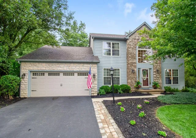 3rd image of 2116 Castlebrook Dr, Powell, OH 43065 | MLS# 226030705