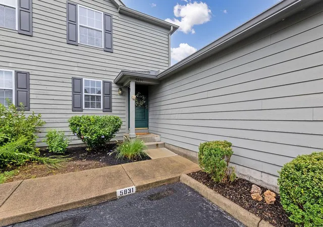 2nd image of 5831 Blendon Pl Dr, Columbus, OH 43230 | MLS# 226030490