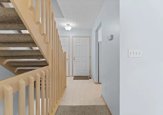Listing Photo 3 - Condo for sale in building located at 5831 Blendon Pl Dr, Columbus, OH 43230
