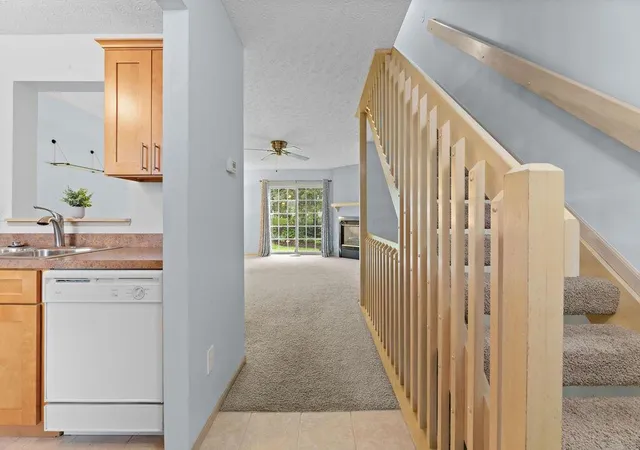 Listing Photo 5 - Condo for sale in building located at 5831 Blendon Pl Dr, Columbus, OH 43230