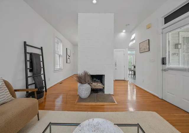 5th image of 693 Kerr St, Columbus, OH 43215 | MLS# 226030233