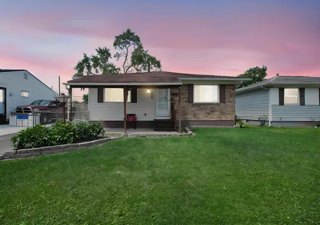 1st image of 3841 Frazier Rd W, Columbus, OH 43207 | MLS# 226029671