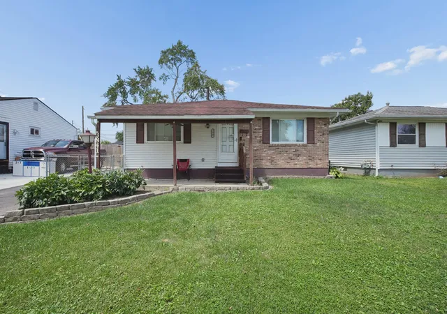 2nd image of 3841 Frazier Rd W, Columbus, OH 43207 | MLS# 226029671