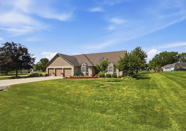 2nd image of 1097 Countryside Dr, Washington Court House, OH 43160 | MLS# 226029797