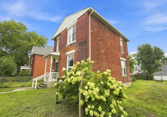 2nd image of 879 Sullivant Ave, Columbus, OH 43223 | MLS# 226031705