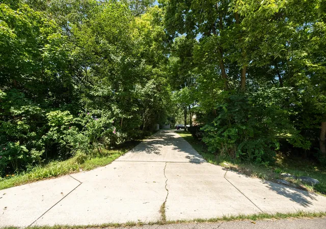 3rd image of 4880 Hayden Run Rd, Columbus, OH 43221 | MLS# 226029726
