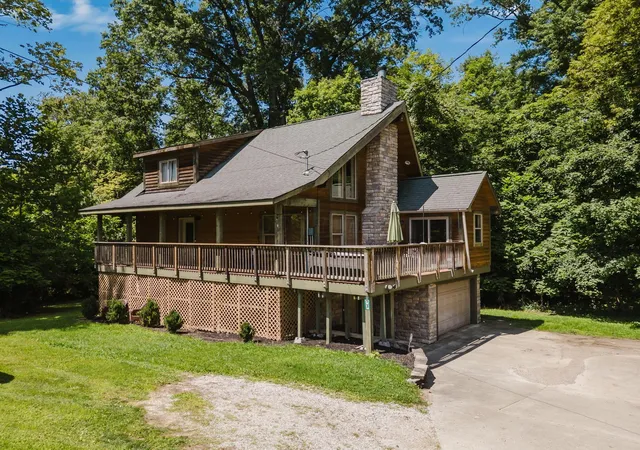 Photo 3 of Single family home for sale at 153 Lighthouse Ln, Buckeye Lake, OH 43008 | MLS# 226029782 | Listing updated on 2026-08-06
