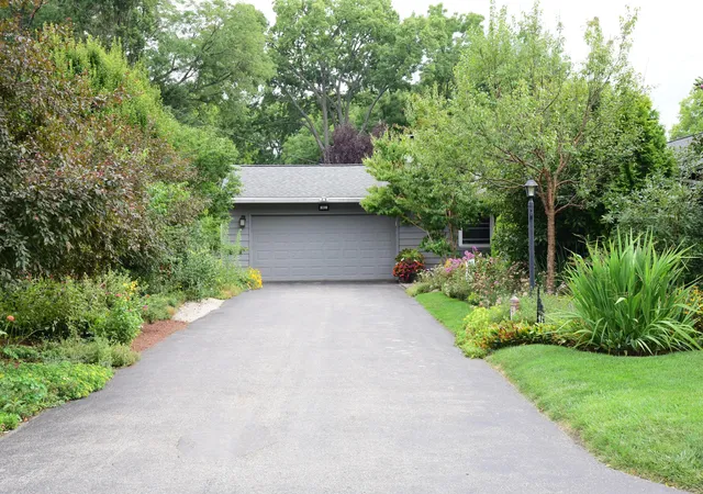 1st image of 961 Lynbrook Rd, Columbus, OH 43235 | MLS# 226029778