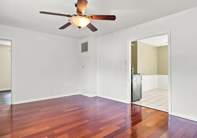 Photo 3 of Single family home for sale at 947 Hart Rd, Columbus, OH 43223 | MLS# 226029802 | Listing updated on 2026-09-16
