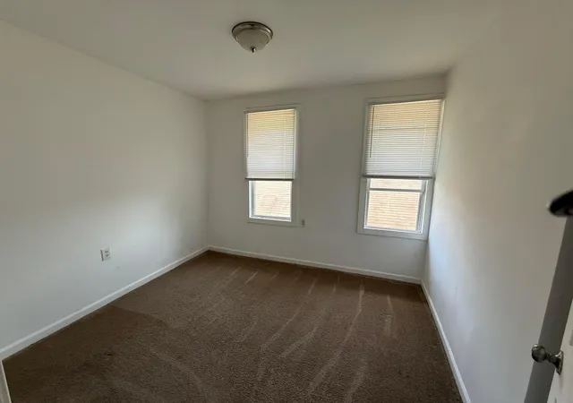 2nd image of 841 E Starr Ave, Columbus, OH 43201