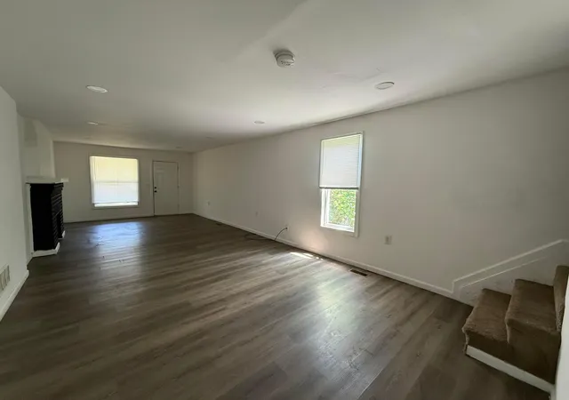 3rd image of 841 E Starr Ave, Columbus, OH 43201