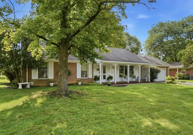 Photo 2 of Sale Pending at 3836 Bickley Pl, Columbus, OH 43220 | MLS# 226029829 | Listing updated on 2026-09-15