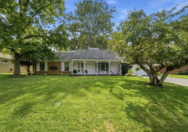 Photo 3 of Sale Pending at 3836 Bickley Pl, Columbus, OH 43220 | MLS# 226029829 | Listing updated on 2026-09-15