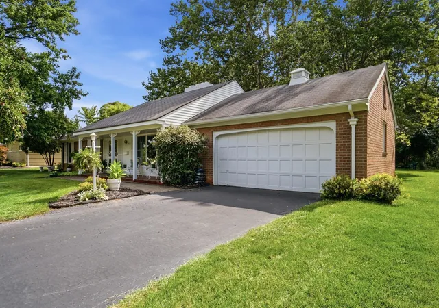 Photo 4 of Sale Pending at 3836 Bickley Pl, Columbus, OH 43220 | MLS# 226029829 | Listing updated on 2026-09-15