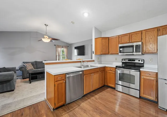 Photo 4 of Sale Pending at 4967 Shady Oak Dr, Hilliard, OH 43026 | MLS# 226029860 | Listing updated on 2026-09-22