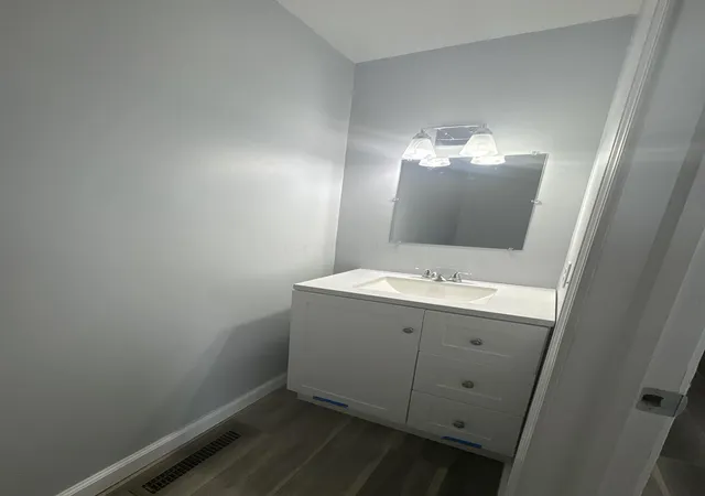 Listing Photo 5 - Condo for sale in building located at 1599 Mcnaughten Rd, Columbus, OH 43232