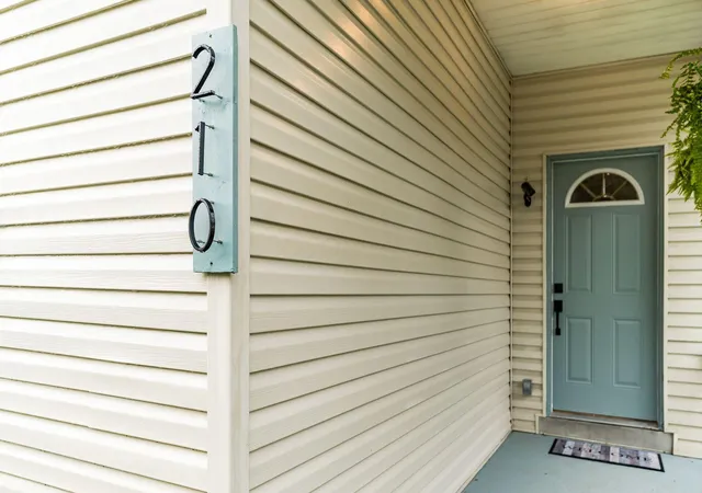 3rd image of 210 W Shields St, Newark, OH 43055 | MLS# 226030059