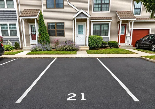 3rd image of 921 Noddymill Ln E #35E, Columbus, OH 43085 | MLS# 226030318