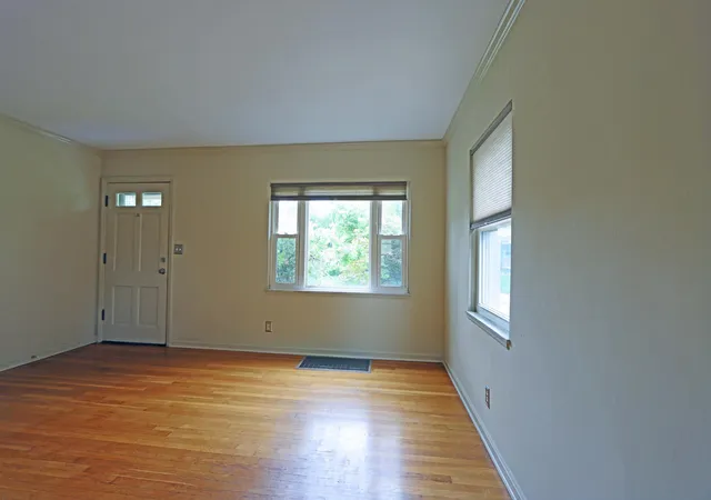 2nd image of 925 S Chesterfield Rd, Columbus, OH 43209 | MLS# 226030867